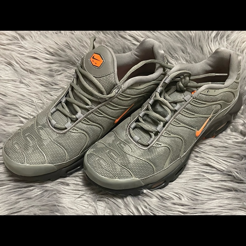 Air Max Plus Dark Stucco/ Total Orange/Sequioa
